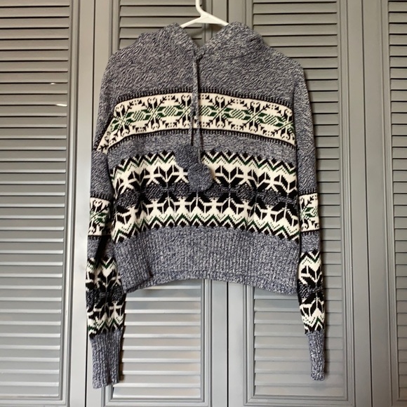 between me & you Sweaters - between me & you : Snowflake Cropped Sweater Hoodie - L